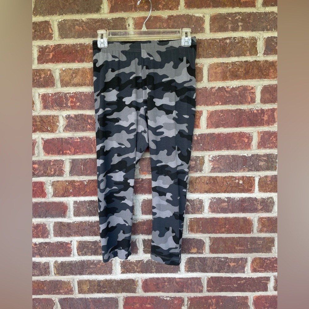 Ladies Old Navy Gray And Black Camo Print Stretch Waist Leggings Size Medium